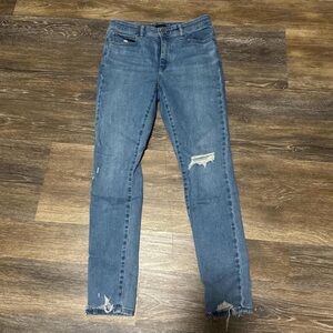 Women Uniqlo jean sz 28